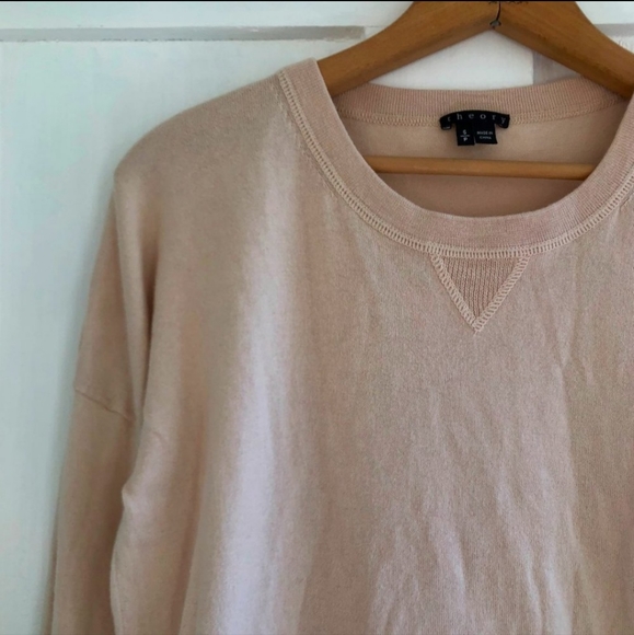 😍 Theory Cashmere Blend Crew Neck Sweater - Picture 3 of 6
